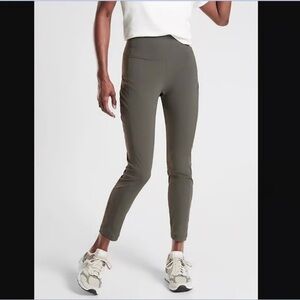 Athleta Trekkie Hybrid crop tight